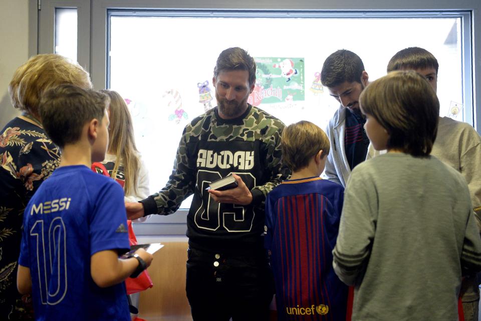  Lionel Messi and Luis Suarez signed autographs for the patients
