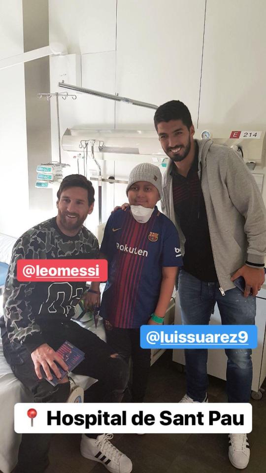  The duo put beaming smiles on kid's faces