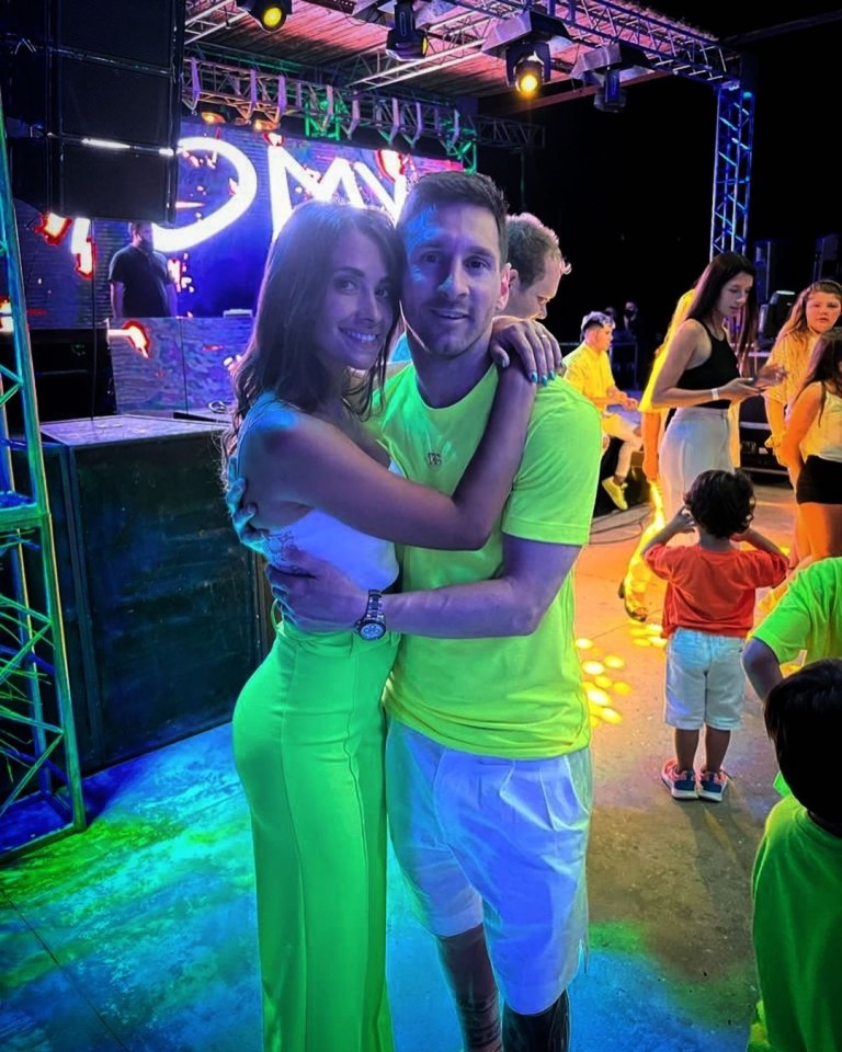 The couple are holidaying in their home town Rosario over the festive period