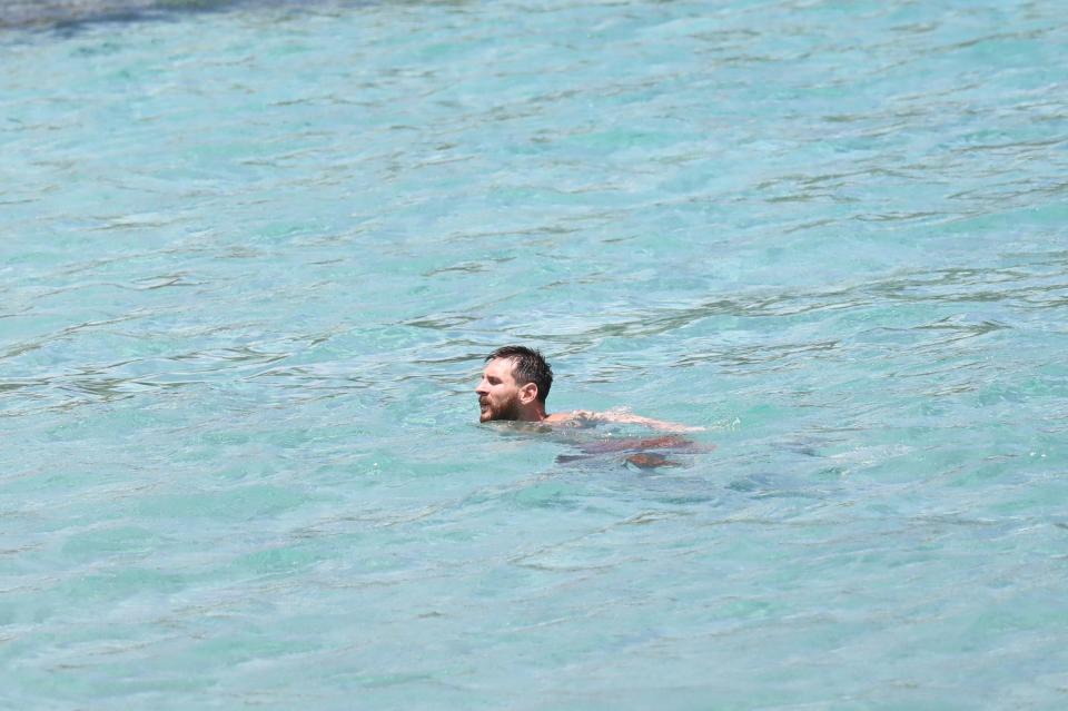  Lionel Messi swam in the sea as he relaxed ahead of next season