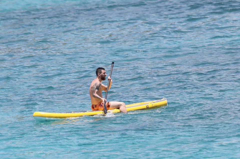  Lionel Messi relaxed on a paddleboard in the Caribbean Sea